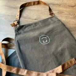 Tablier De Cuisine Le Repaire Du Chef – Livraison Offerte